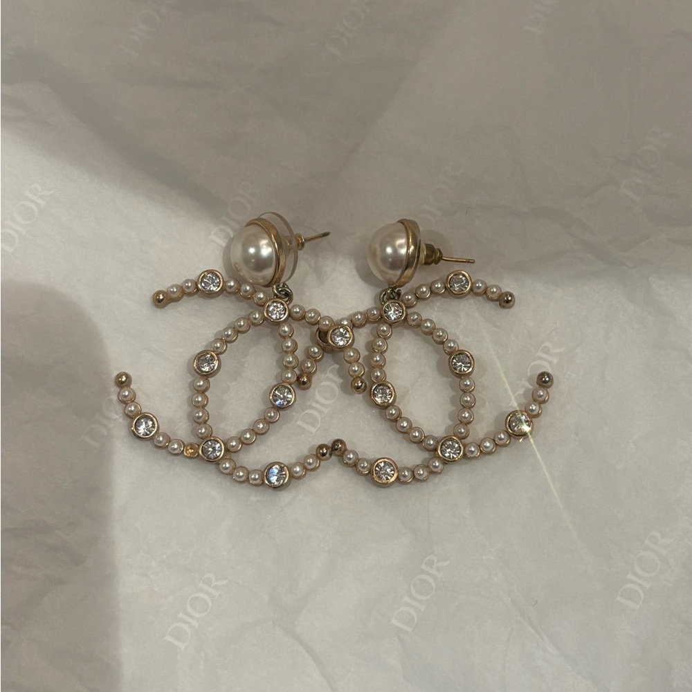CHANEL- Elegant Pearl and Gold Earrings